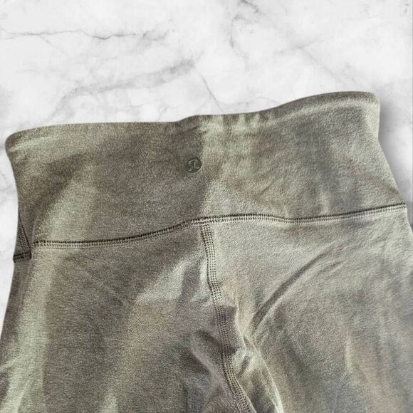 Lululemon Size 4 Wunder Under - Picture 4 of 5